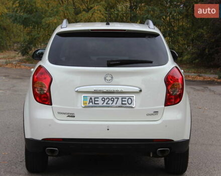 Білий Cанг Йонг Korando, об'ємом двигуна 2 л та пробігом 62 тис. км за 11700 $, фото 6 на Automoto.ua