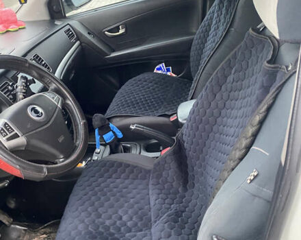 Белый Cанг Йонг Корандо, объемом двигателя 2 л и пробегом 240 тыс. км за 8000 $, фото 7 на Automoto.ua