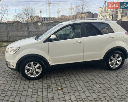 Белый Cанг Йонг Корандо, объемом двигателя 2 л и пробегом 220 тыс. км за 8400 $, фото 12 на Automoto.ua