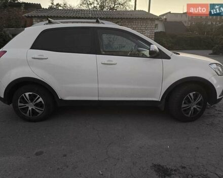 Білий Cанг Йонг Korando, об'ємом двигуна 2 л та пробігом 197 тис. км за 7600 $, фото 3 на Automoto.ua
