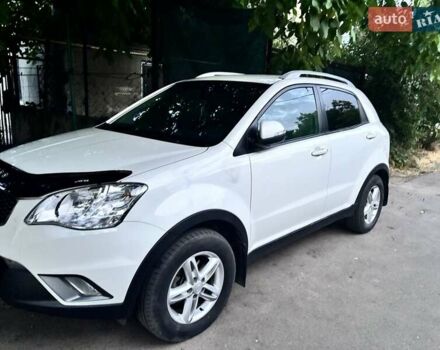 Білий Cанг Йонг Korando, об'ємом двигуна 2 л та пробігом 130 тис. км за 7800 $, фото 1 на Automoto.ua