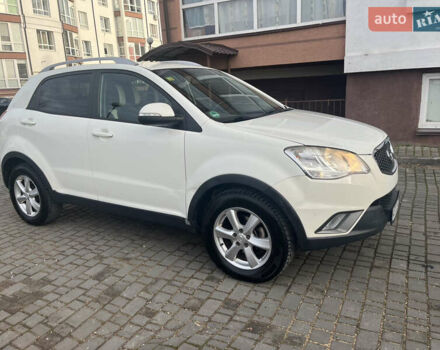 Белый Cанг Йонг Корандо, объемом двигателя 2 л и пробегом 220 тыс. км за 8400 $, фото 3 на Automoto.ua