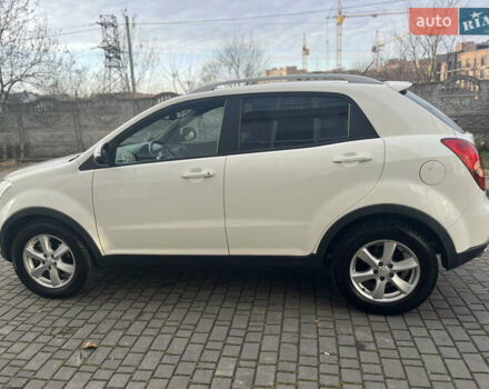 Белый Cанг Йонг Корандо, объемом двигателя 2 л и пробегом 220 тыс. км за 8400 $, фото 11 на Automoto.ua