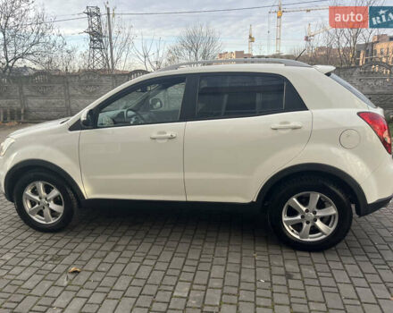 Белый Cанг Йонг Корандо, объемом двигателя 2 л и пробегом 220 тыс. км за 8400 $, фото 10 на Automoto.ua