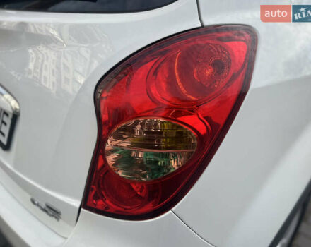 Белый Cанг Йонг Корандо, объемом двигателя 2 л и пробегом 220 тыс. км за 8400 $, фото 18 на Automoto.ua