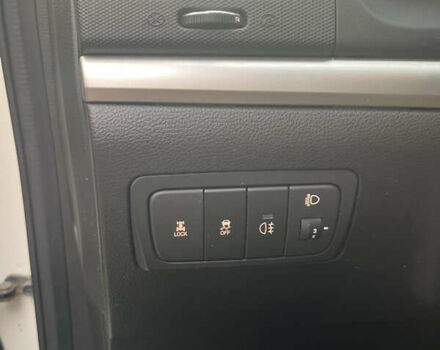 Белый Cанг Йонг Корандо, объемом двигателя 2 л и пробегом 220 тыс. км за 8400 $, фото 25 на Automoto.ua