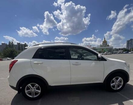 Білий Cанг Йонг Korando, об'ємом двигуна 2 л та пробігом 100 тис. км за 12500 $, фото 6 на Automoto.ua