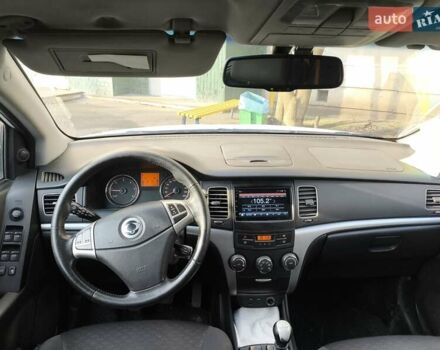 Білий Cанг Йонг Korando, об'ємом двигуна 2 л та пробігом 197 тис. км за 7600 $, фото 6 на Automoto.ua