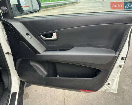 Білий Cанг Йонг Korando, об'ємом двигуна 2 л та пробігом 113 тис. км за 9200 $, фото 13 на Automoto.ua
