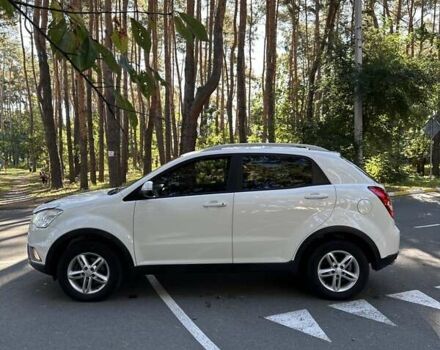 Белый Cанг Йонг Корандо, объемом двигателя 2 л и пробегом 111 тыс. км за 9300 $, фото 5 на Automoto.ua