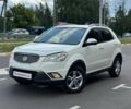 Белый Cанг Йонг Корандо, объемом двигателя 2 л и пробегом 111 тыс. км за 9500 $, фото 2 на Automoto.ua