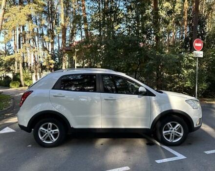 Белый Cанг Йонг Корандо, объемом двигателя 2 л и пробегом 111 тыс. км за 9300 $, фото 4 на Automoto.ua