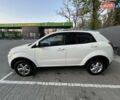 Белый Cанг Йонг Корандо, объемом двигателя 2 л и пробегом 76 тыс. км за 11000 $, фото 4 на Automoto.ua