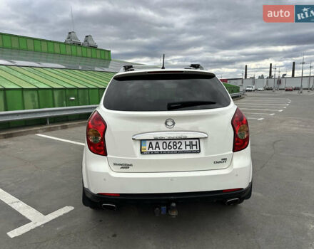 Білий Cанг Йонг Korando, об'ємом двигуна 2 л та пробігом 113 тис. км за 9200 $, фото 3 на Automoto.ua