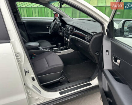 Білий Cанг Йонг Korando, об'ємом двигуна 2 л та пробігом 113 тис. км за 9200 $, фото 7 на Automoto.ua