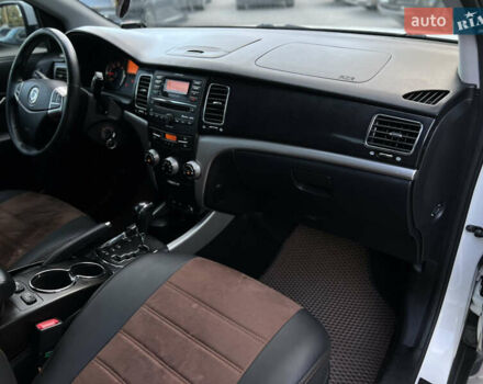 Белый Cанг Йонг Корандо, объемом двигателя 2 л и пробегом 142 тыс. км за 8200 $, фото 27 на Automoto.ua