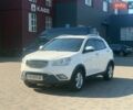 Белый Cанг Йонг Корандо, объемом двигателя 2 л и пробегом 270 тыс. км за 5700 $, фото 1 на Automoto.ua