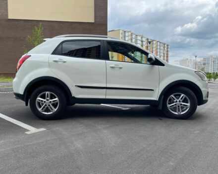 Белый Cанг Йонг Корандо, объемом двигателя 2 л и пробегом 229 тыс. км за 7400 $, фото 2 на Automoto.ua