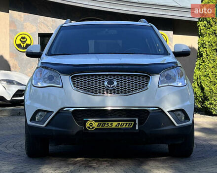 Белый Cанг Йонг Корандо, объемом двигателя 2 л и пробегом 155 тыс. км за 9800 $, фото 1 на Automoto.ua