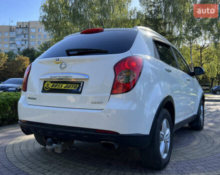 Белый Cанг Йонг Корандо, объемом двигателя 2 л и пробегом 155 тыс. км за 9800 $, фото 6 на Automoto.ua