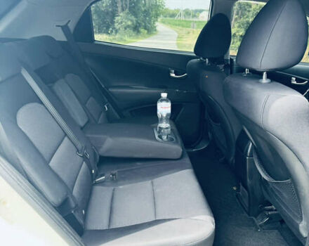 Білий Cанг Йонг Korando, об'ємом двигуна 2 л та пробігом 164 тис. км за 8100 $, фото 12 на Automoto.ua