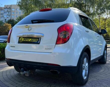 Белый Cанг Йонг Корандо, объемом двигателя 2.3 л и пробегом 155 тыс. км за 9800 $, фото 6 на Automoto.ua