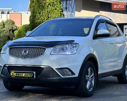 Белый Cанг Йонг Корандо, объемом двигателя 2 л и пробегом 155 тыс. км за 9800 $, фото 2 на Automoto.ua