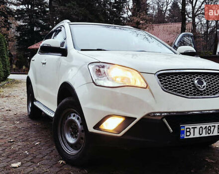 Белый Cанг Йонг Корандо, объемом двигателя 2 л и пробегом 104 тыс. км за 9900 $, фото 1 на Automoto.ua