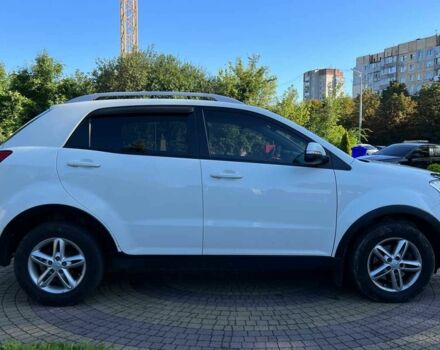 Белый Cанг Йонг Корандо, объемом двигателя 2.3 л и пробегом 155 тыс. км за 9800 $, фото 7 на Automoto.ua