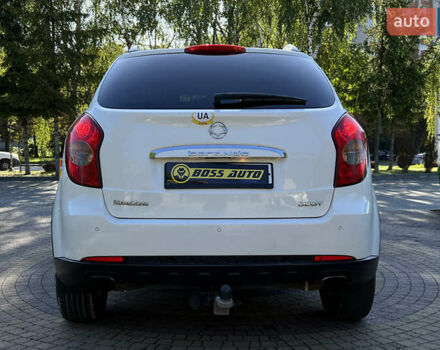 Белый Cанг Йонг Корандо, объемом двигателя 2 л и пробегом 155 тыс. км за 9800 $, фото 5 на Automoto.ua