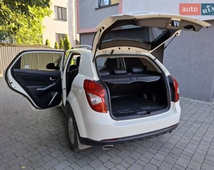 Білий Cанг Йонг Korando, об'ємом двигуна 2 л та пробігом 93 тис. км за 9800 $, фото 4 на Automoto.ua