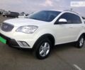 Білий Cанг Йонг Korando, об'ємом двигуна 2 л та пробігом 70 тис. км за 11900 $, фото 1 на Automoto.ua