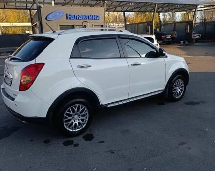 Белый Cанг Йонг Корандо, объемом двигателя 2 л и пробегом 216 тыс. км за 12000 $, фото 4 на Automoto.ua