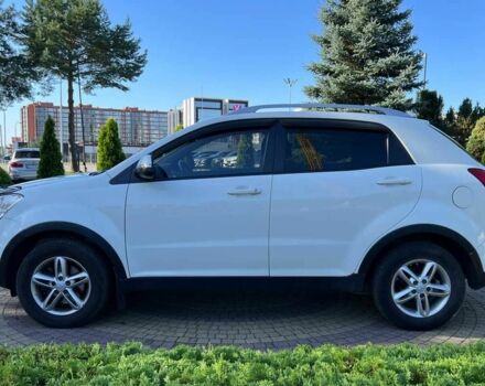 Белый Cанг Йонг Корандо, объемом двигателя 2.3 л и пробегом 155 тыс. км за 9800 $, фото 3 на Automoto.ua