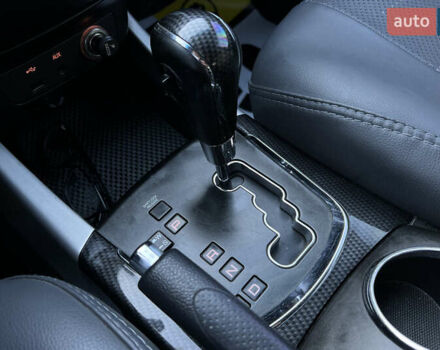 Белый Cанг Йонг Корандо, объемом двигателя 2 л и пробегом 155 тыс. км за 9800 $, фото 16 на Automoto.ua