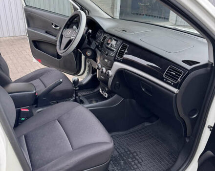 Білий Cанг Йонг Korando, об'ємом двигуна 2 л та пробігом 205 тис. км за 8000 $, фото 9 на Automoto.ua