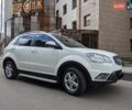Белый Cанг Йонг Корандо, объемом двигателя 2 л и пробегом 139 тыс. км за 10000 $, фото 1 на Automoto.ua