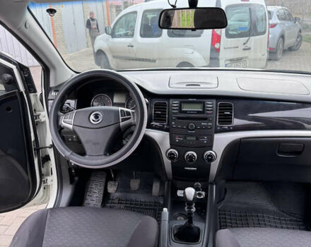 Білий Cанг Йонг Korando, об'ємом двигуна 2 л та пробігом 205 тис. км за 8000 $, фото 11 на Automoto.ua