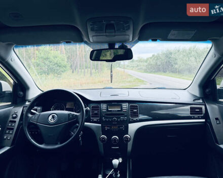 Білий Cанг Йонг Korando, об'ємом двигуна 2 л та пробігом 164 тис. км за 8100 $, фото 4 на Automoto.ua