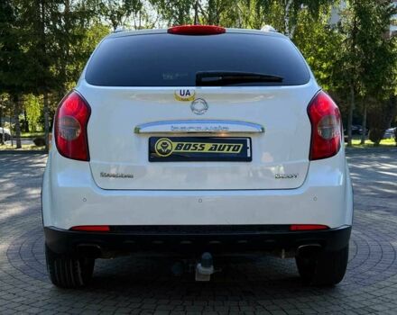 Белый Cанг Йонг Корандо, объемом двигателя 2.3 л и пробегом 155 тыс. км за 9800 $, фото 5 на Automoto.ua