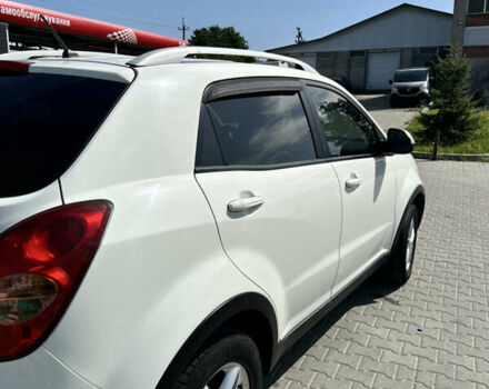 Білий Cанг Йонг Korando, об'ємом двигуна 2 л та пробігом 155 тис. км за 10800 $, фото 7 на Automoto.ua