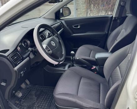 Білий Cанг Йонг Korando, об'ємом двигуна 2 л та пробігом 205 тис. км за 8000 $, фото 6 на Automoto.ua