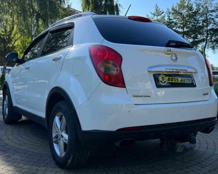 Белый Cанг Йонг Корандо, объемом двигателя 2.3 л и пробегом 155 тыс. км за 9800 $, фото 4 на Automoto.ua