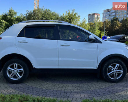 Белый Cанг Йонг Корандо, объемом двигателя 2 л и пробегом 155 тыс. км за 9800 $, фото 7 на Automoto.ua