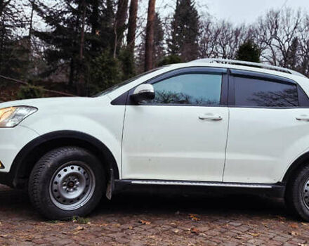 Белый Cанг Йонг Корандо, объемом двигателя 2 л и пробегом 104 тыс. км за 9900 $, фото 2 на Automoto.ua