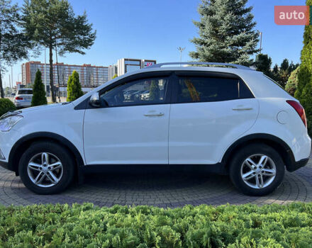 Белый Cанг Йонг Корандо, объемом двигателя 2 л и пробегом 155 тыс. км за 9800 $, фото 3 на Automoto.ua