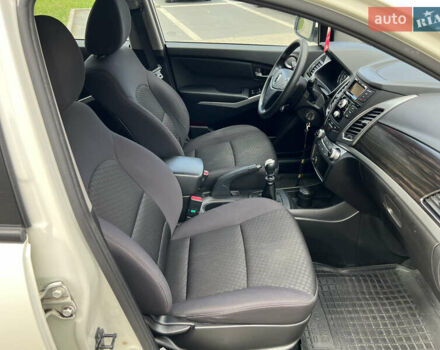 Білий Cанг Йонг Korando, об'ємом двигуна 2 л та пробігом 109 тис. км за 9500 $, фото 12 на Automoto.ua