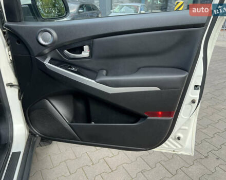 Білий Cанг Йонг Korando, об'ємом двигуна 2 л та пробігом 109 тис. км за 9500 $, фото 28 на Automoto.ua
