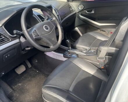 Белый Cанг Йонг Корандо, объемом двигателя 2 л и пробегом 150 тыс. км за 5900 $, фото 4 на Automoto.ua