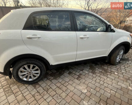 Белый Cанг Йонг Корандо, объемом двигателя 2 л и пробегом 141 тыс. км за 9100 $, фото 4 на Automoto.ua